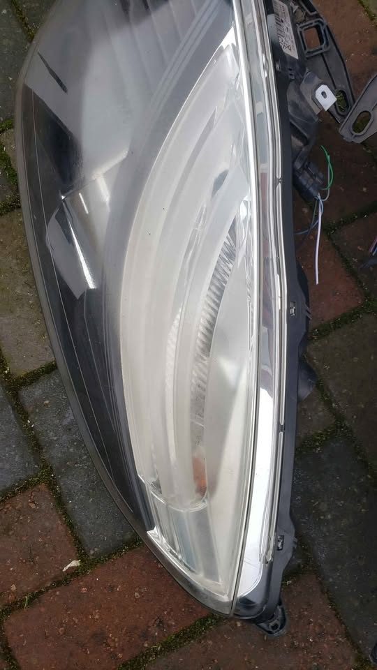 Renault grand scenic headlight