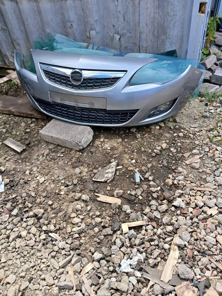 Vauxhall astra front bumper 2011