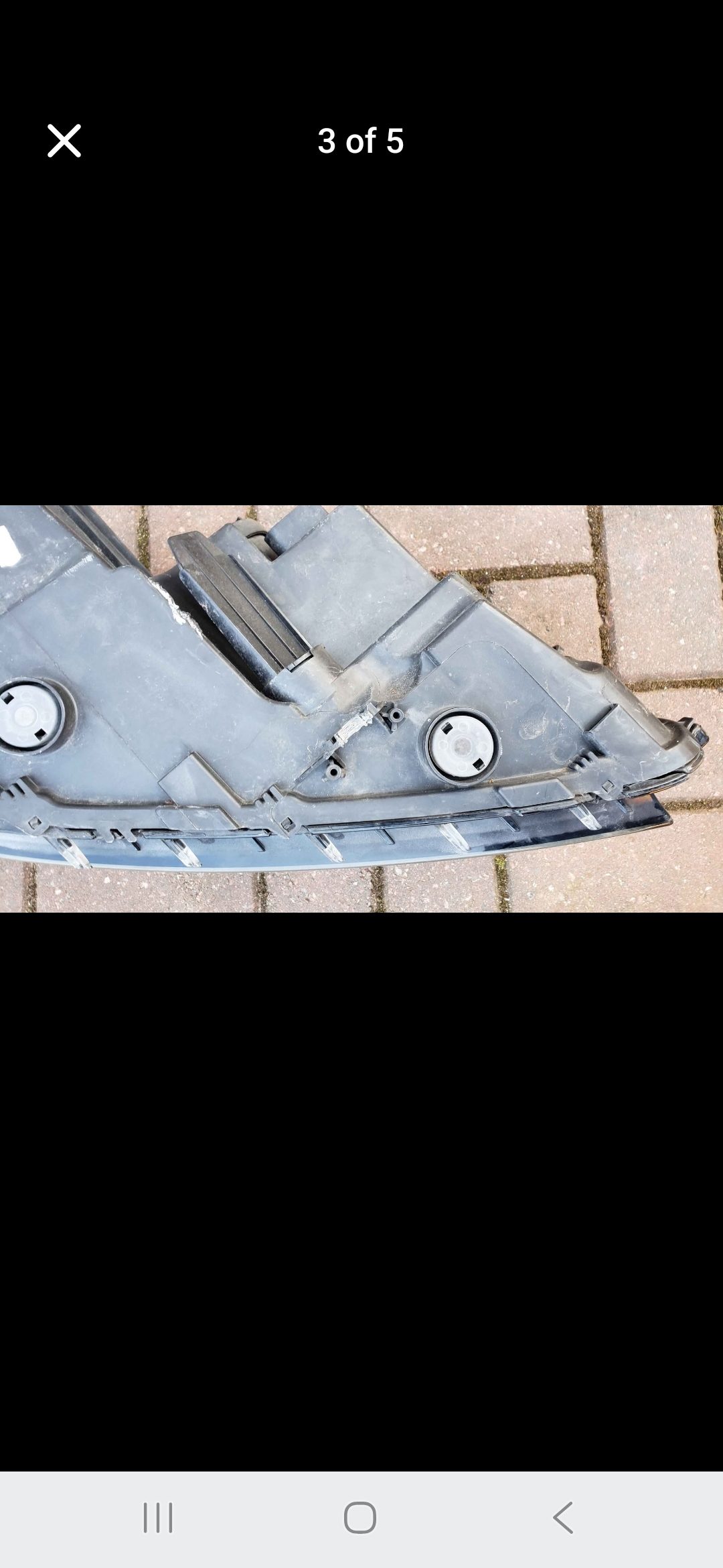 Volkswagen Passatt executive headlight LH. Witha missing bracket and dents (OEM 90003374)